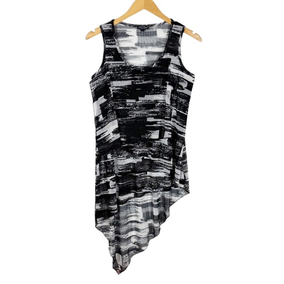 Dor Dor Couture Tops - Dor Dor Couture Top Size Medium Black White Print Mesh Asymmetrical Sleeveless